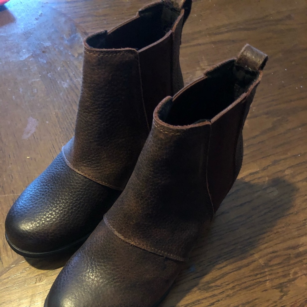 Women’s Sorel boots, size 5.5 NWOB